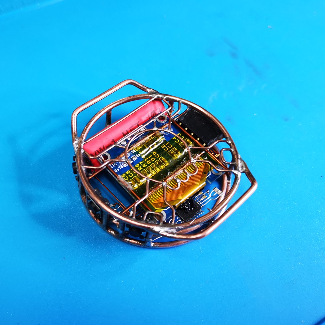 A wire Wrencher graces thewe underside.