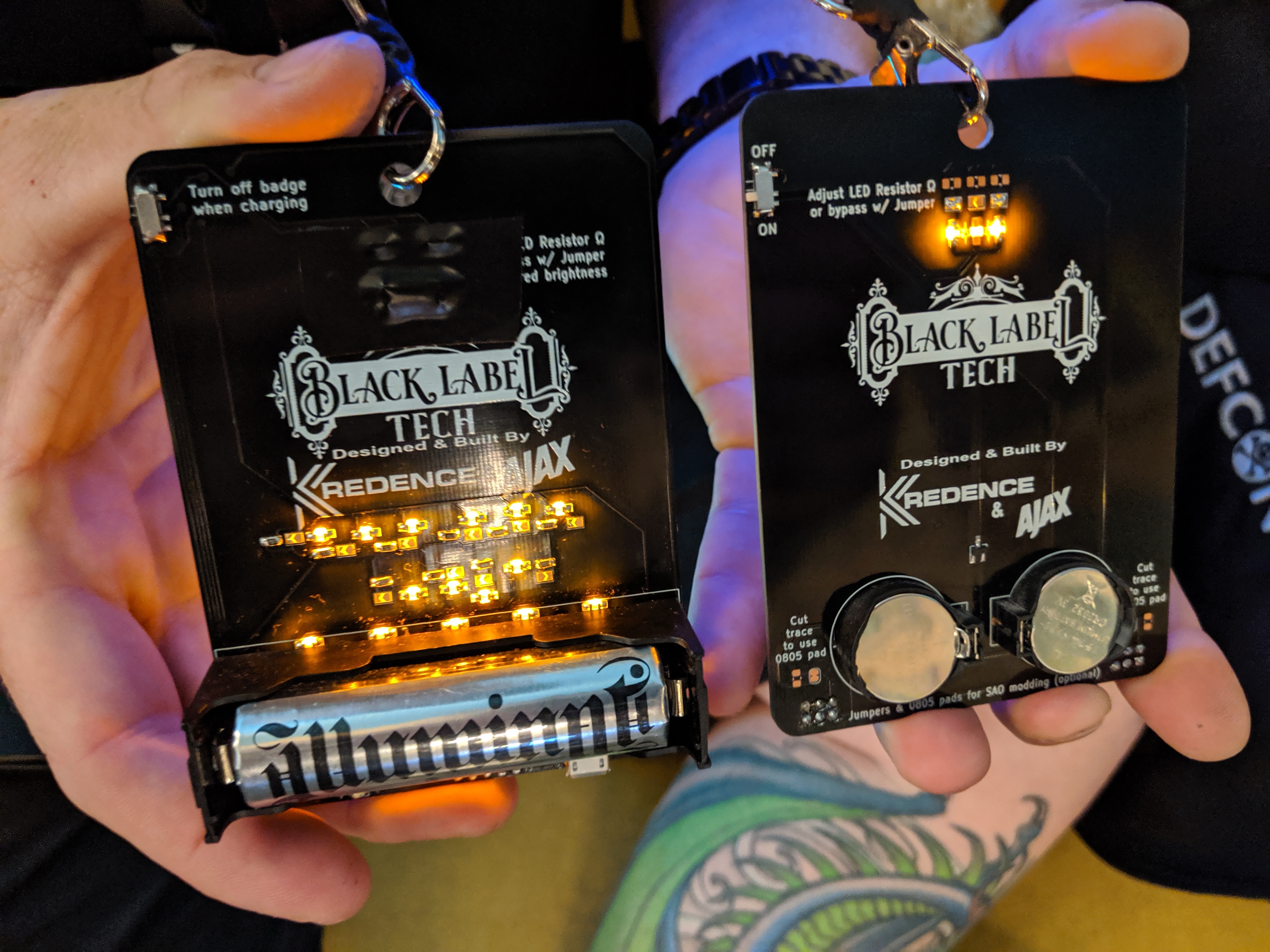 Kredence monarch and sovereign badges at DC27 - rear