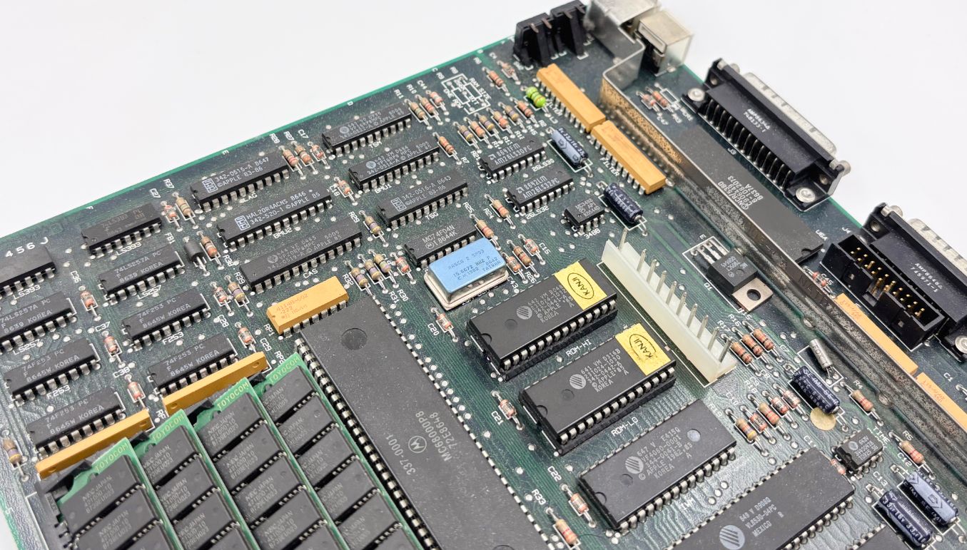 Mainboard with the two 128 kB EPROMs containing the special MacIntosh Plus ROM image. (Credit: Pierre Dandumont)