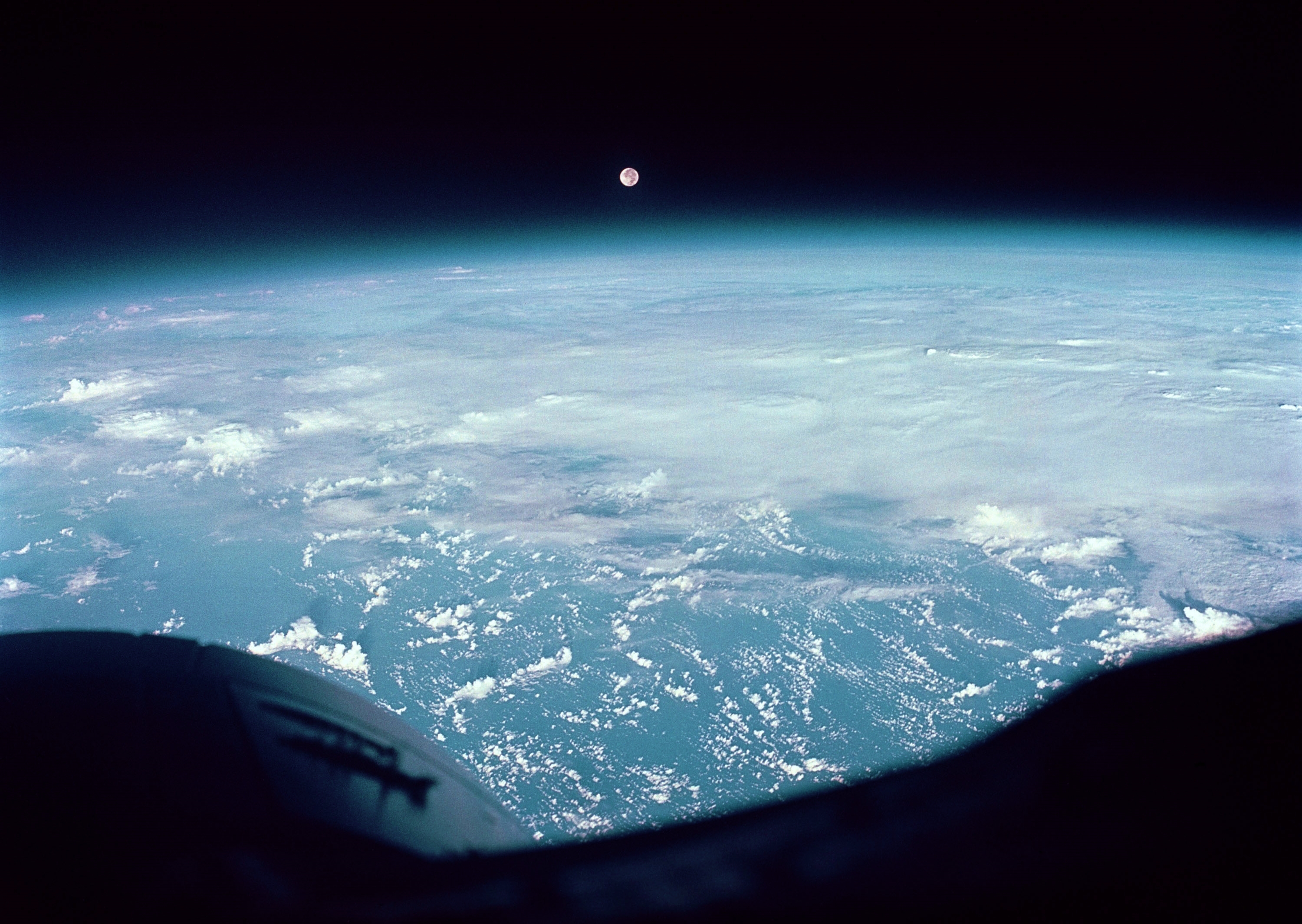 The Pacific Ocean as seen from the Gemini 7 capsule on 8 December 1965 by astronauts Borman and Lovell. (Credit NASA)