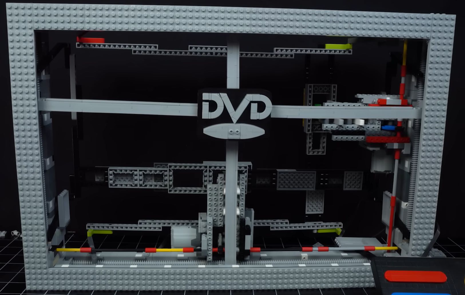 Just a simple Lego bouncy DVD logo screensaver mechanism. (Credit: Grant Davis, YouTube)