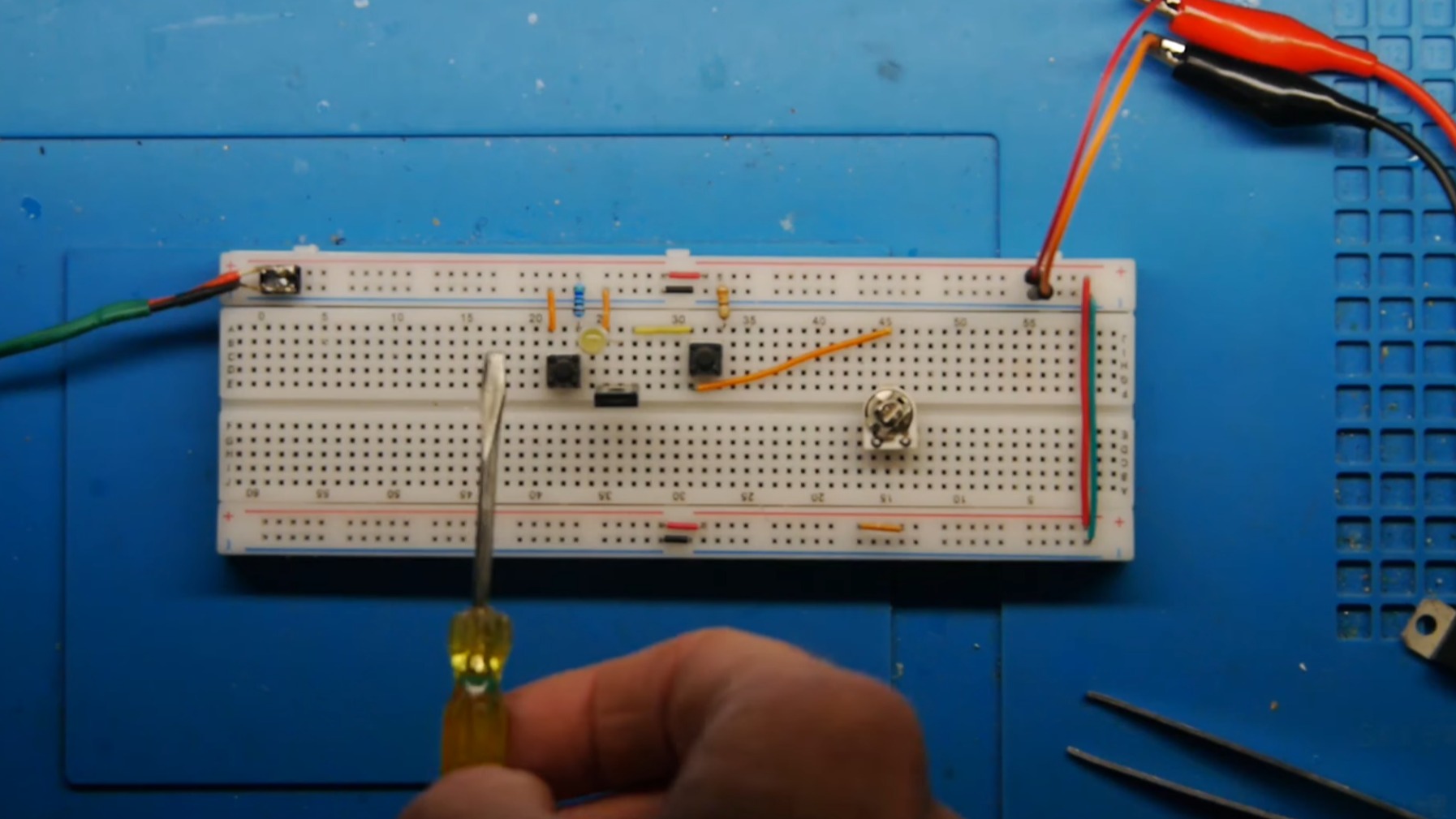 A photo of the circuit on a breadboard
