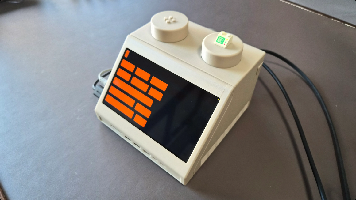 The LEGO-lookalike displaying [Paul]'s dashboard