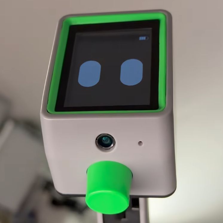 Downward-facing camera and microphone in the arm. (Credit: Techmoan, YouTube)