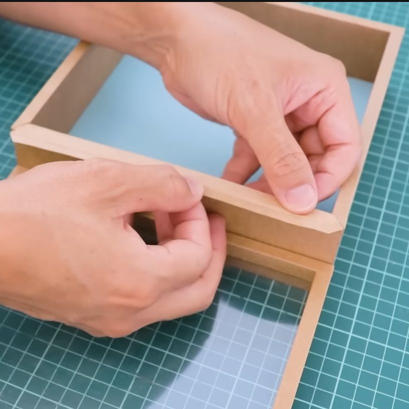 Simple paper hinge. (Credit: Itoshige Studio, YouTube)